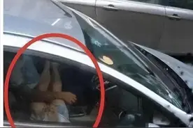 【官方回应】情侣车内热辣表演曝光！社交媒体炸开了锅！图片