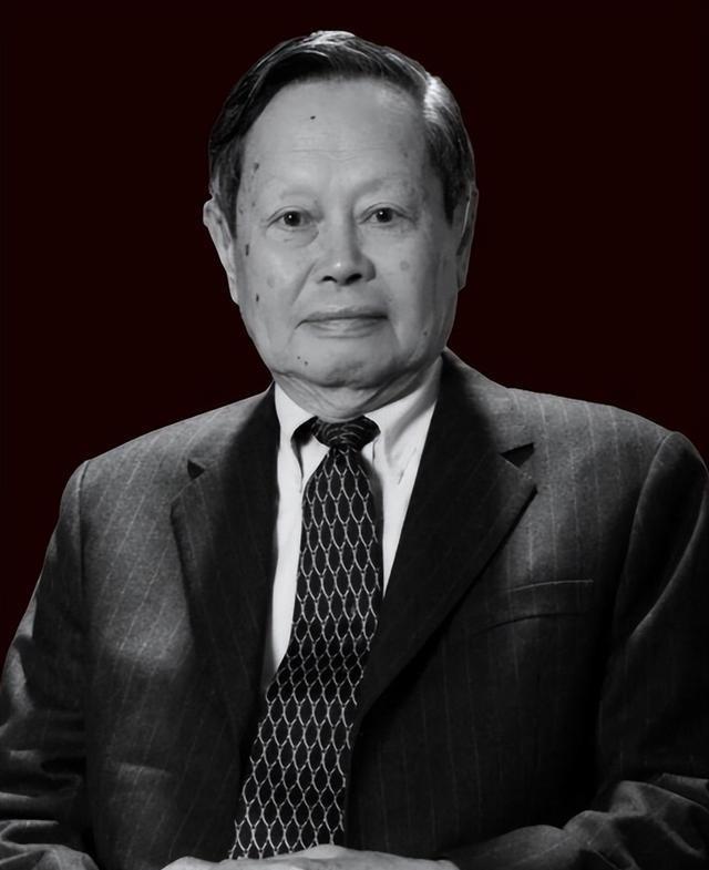 杨振宁离世仅2天	，令人担心的事发生，原来翁帆一个字都没说错！