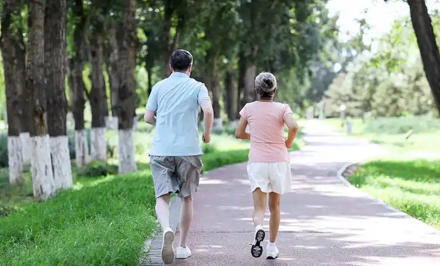 研究发现：每周跑步达到这个量	，睡眠好了，体重轻了，心脏更健康