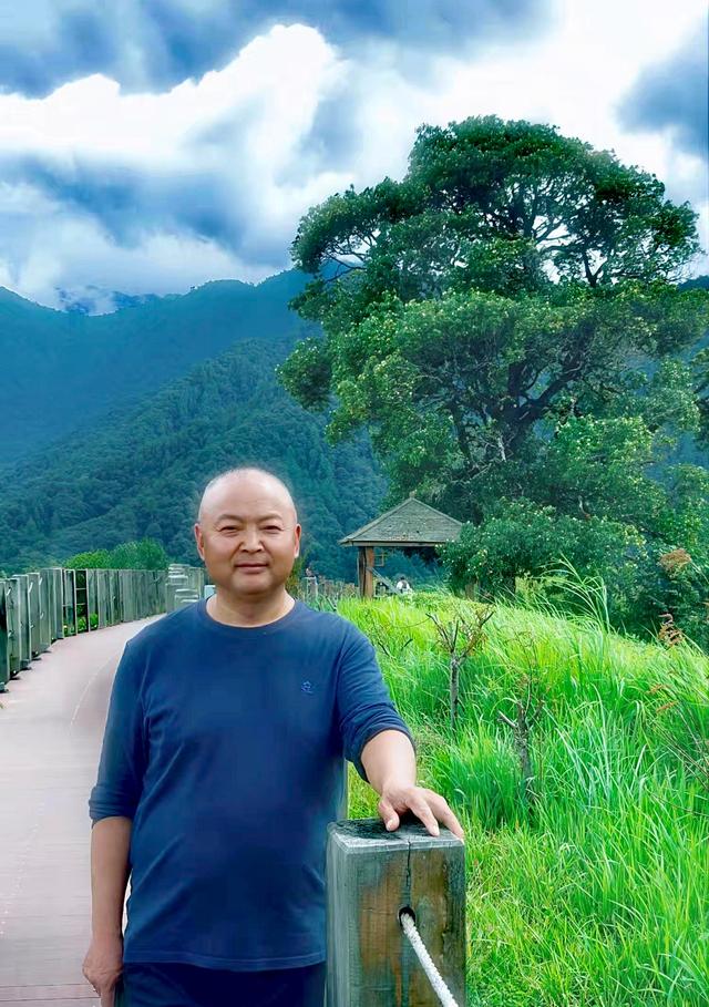 车轮，终于碾上了这条蜿蜒盘旋的天路——318国道