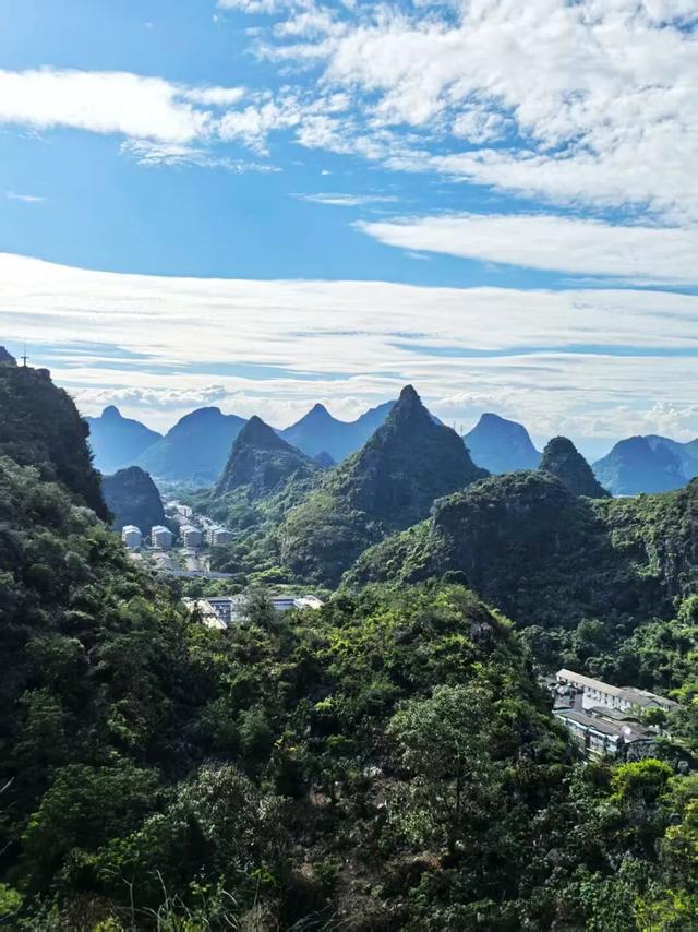 桂林：登峰尽赏满城秋！