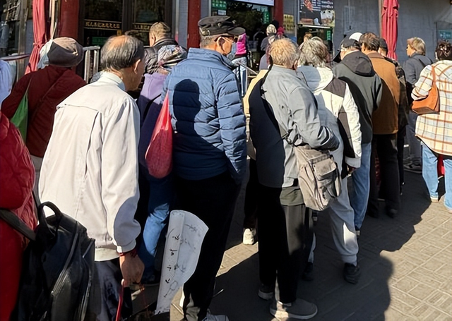 大量日本游客涌入北京，打着旅游幌子不去旅游不吃美食，为啥来？