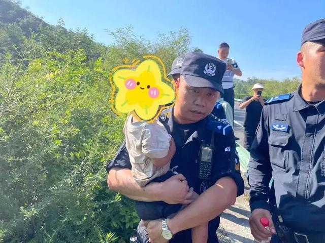 贵州2岁男童在家走失3天后，在高速路旁隐蔽灌木丛中被找到，警方：直线距离3公里