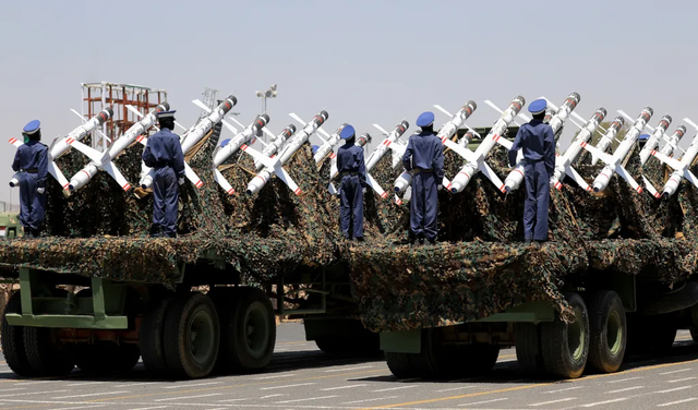 美军首次承认，战机遭拖鞋军导弹围剿	，俄制老弹差点斩落五代机