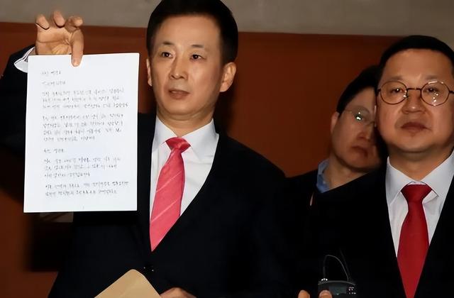 朴槿惠出狱生活：住1676平别墅，与小10岁律师为伴	，如今生活安逸