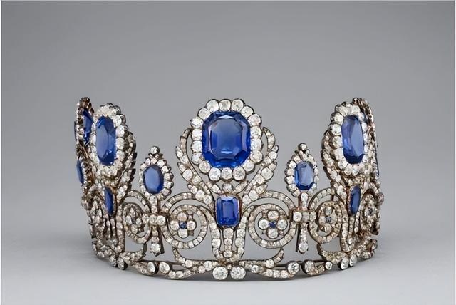 法国追捕熔金贼，却揭开百年国耻：他们被偷的，原来也是抢来的！