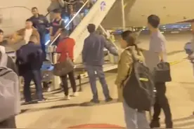 无人机"黑手"突袭天津机场：一夜之间旅客"空中漂泊"变"京津之旅图片