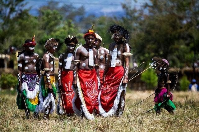 世界上最残忍部落：当亲人去世，关系最亲的女性必须断掉一根手指