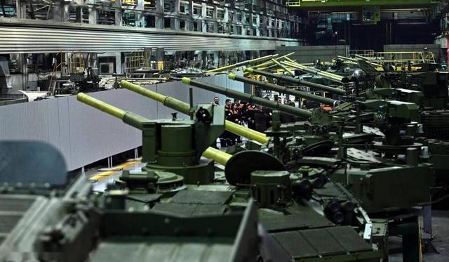 被中国超越？专家说两大核心问题未解，俄坦克主动防护远未实战化