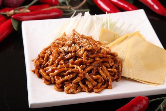 京酱肉丝：一勺酱香征服味蕾！家常做法大揭秘，新手也能秒变大厨