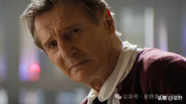 连姆·尼森穿迷你裙露草莓内内，生涯最后一部动作片要这么玩吗？