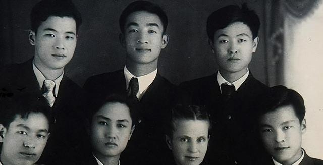 老同志为啥集体反对李鹏当部长？陈云拍桌子：年轻人上不来咋整！