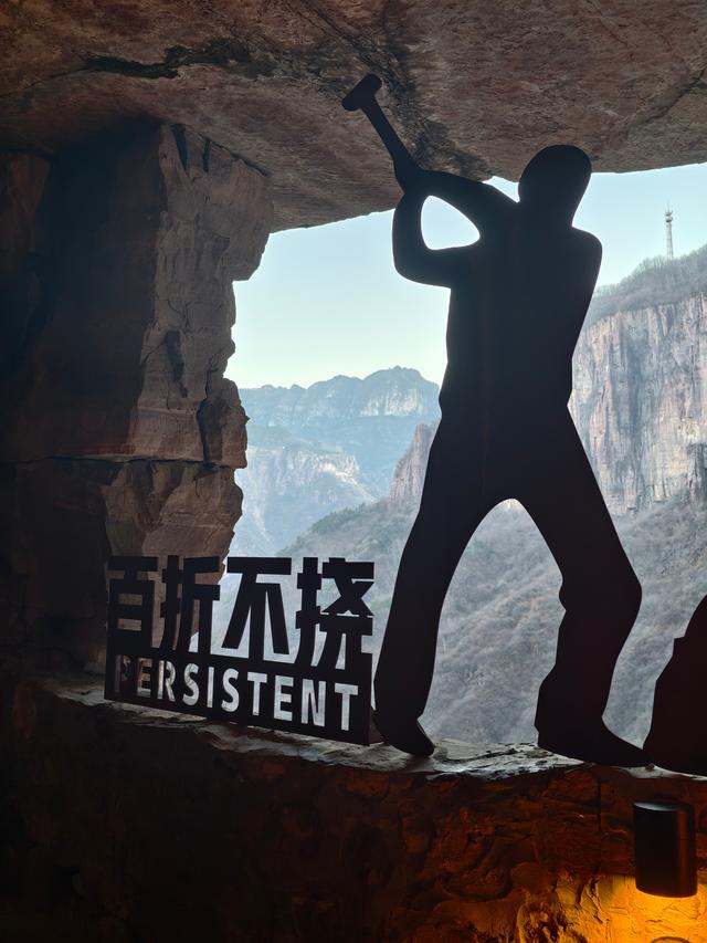 太行绝壁上的黄昏之光：步行穿越“世界第九大奇迹”