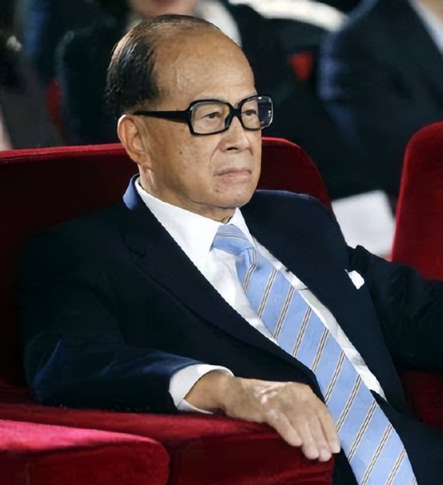 港口事件迎新转机，外交部再表态，看了李泽钜的事情我们想复杂了