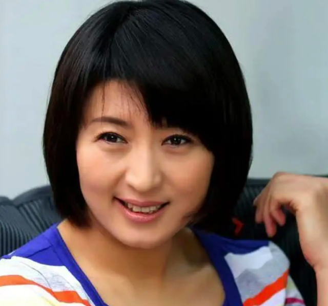 一级演员闫学晶塌房	，她做错了两件事