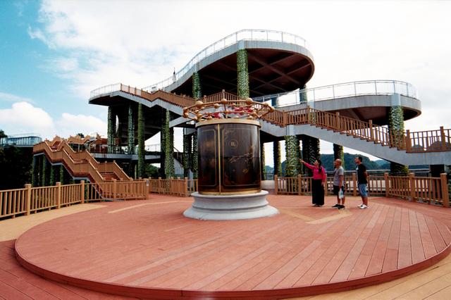 贵州看中国天眼，30个足球场大，超美国最大望远镜阿雷西博10倍