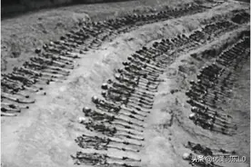 “万人坑”中发现的尸堆，曝出日军罪行！历史老照片图片