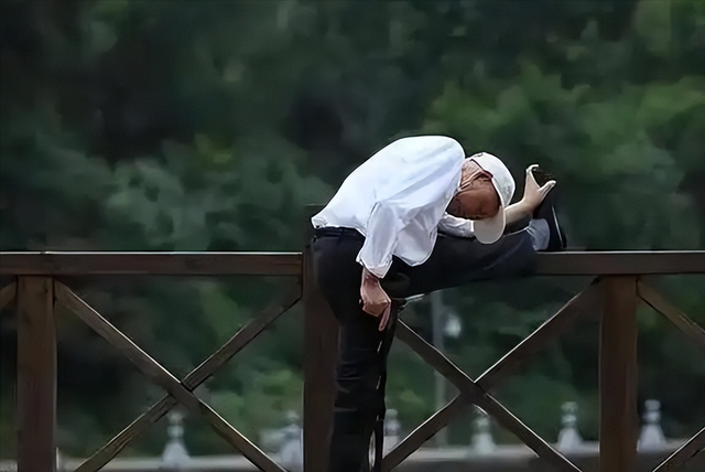 散步半个小时错了？医生建议：过了60岁，散步要尽量做到这5点