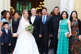 想追随刘家良而去的娇妻翁静晶，转身嫁入赌王家族，现状如何图片