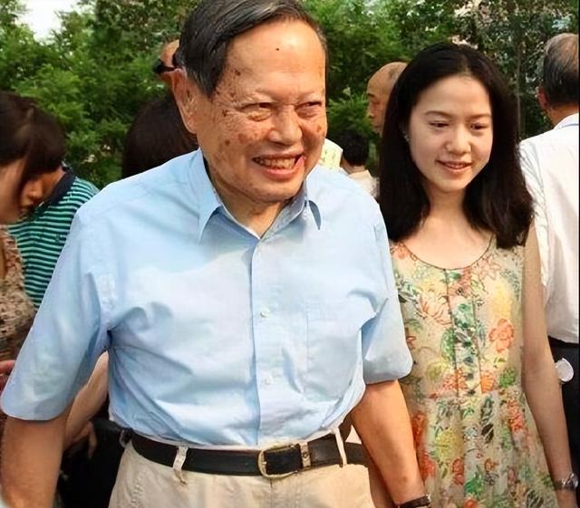 杨振宁教授有18亿遗产？别瞎猜！今天给大家捋捋他究竟攒了多少钱