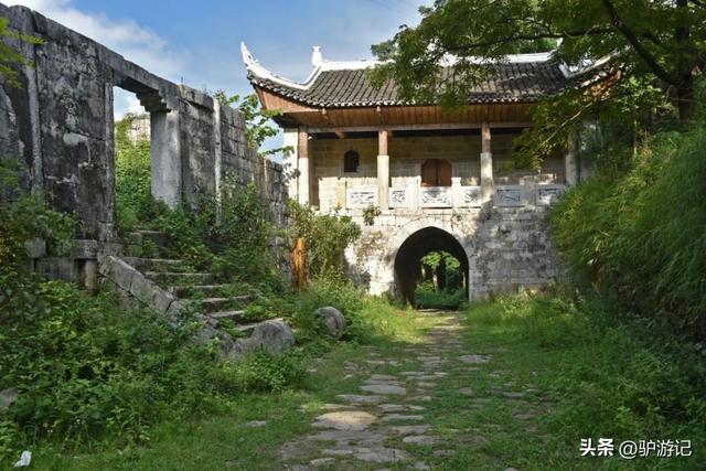 “滇黔锁钥”关索岭古驿道，徐霞客徒步翻越，康熙帝亲笔御书！