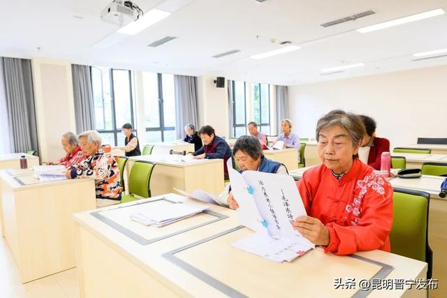 华裔老人杨晶在晋宁的康旅生活