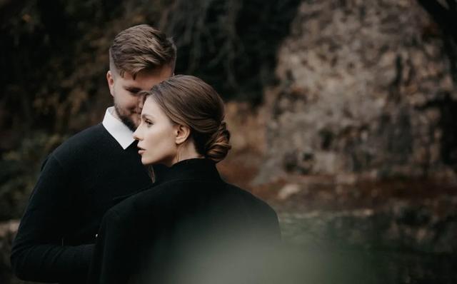 两性关系：男人要知道！女人无论多大年龄，都喜欢身边有个人陪着