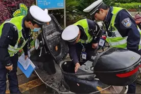 交警抓超标电动车：这是人民警察为人民的正义之举，人民很满意！图片
