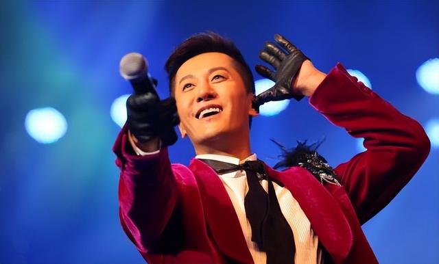 他8次上春晚，作死被捕入狱，今54岁无人问津，老搭档也断了联系