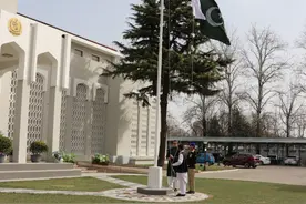 巴基斯坦驻华大使馆举行升旗仪式，庆祝巴基斯坦国庆日图片