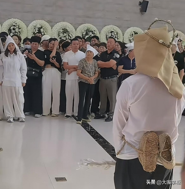 48岁孟再平追悼会，两段婚姻引争议，120万抗癌针没能留住她
