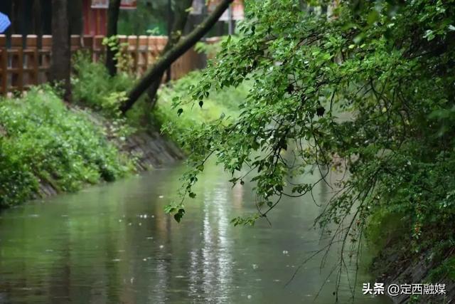雨润临洮，秋光满故城