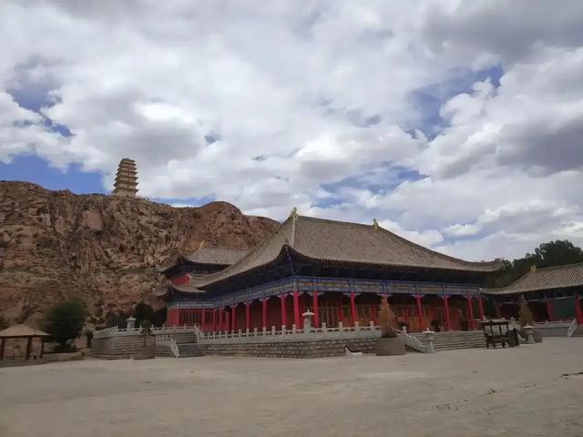 金昌：戈壁花海撞上火星秘境，这座西北小城颠覆你的想象！