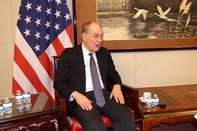 中国的最强帮手已到位，直面日本，美专家断言：大陆不会很快收台