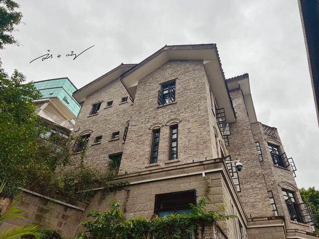重庆有条“立体老街”，青砖黛瓦藏中西融合，夜景比洪崖洞更美？