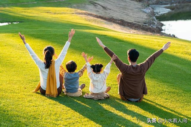 后续！“野人男童”父母大学毕业，生活诡异，邻居爆料更可怜细节