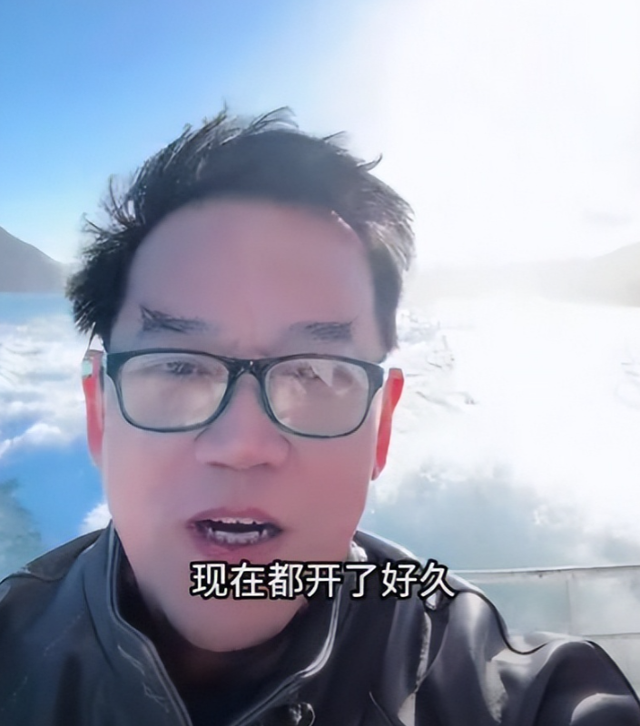 刚出狱就带全家出国潇洒，坐头等舱吃大龙虾，前主持人陈维聪火了