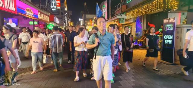 风月步行街——《泰国散 记》
