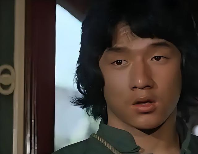 官媒对成龙的称呼变了，三字之差释放强烈信号，王晶的话有人信了