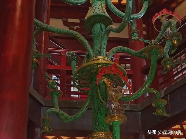 “三点一线”游汤山