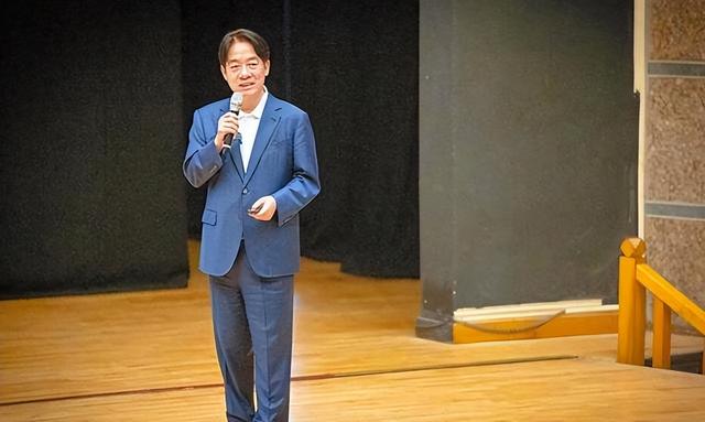 “台独”天塌了，特朗普为了顺利访华，给赖清德下了一道死命令