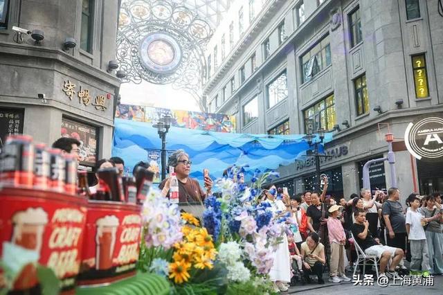 免费入场+百分百中奖！南京路已被狂欢“引爆”，外地游客“舍不得离开上海了”