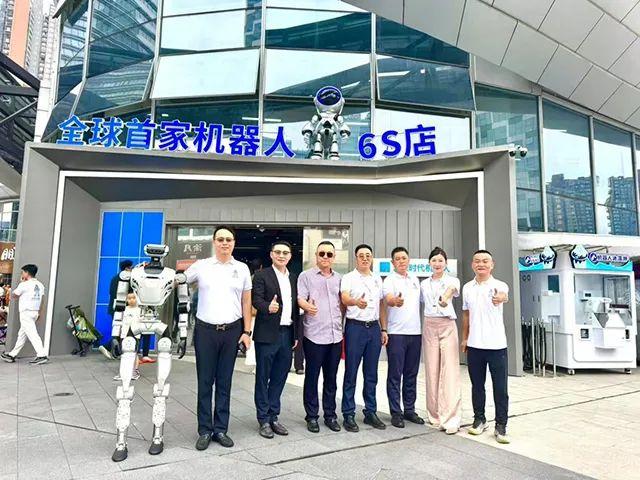 全球首家机器人6S店在深圳开业 龙岗打造机器人特色街区