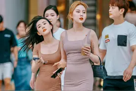 长沙街拍｜两个穿修身连衣裙的时尚姐姐图片