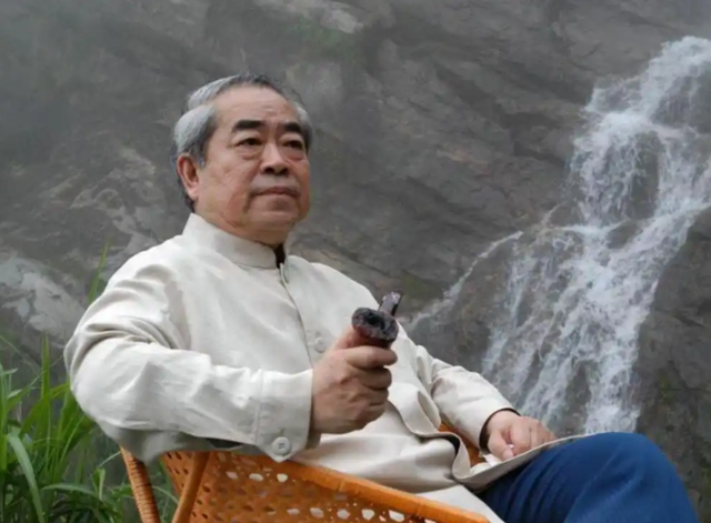 和朋友妻子偷情10年，北京庄园让给继子，难怪范曾亲女儿撕破脸