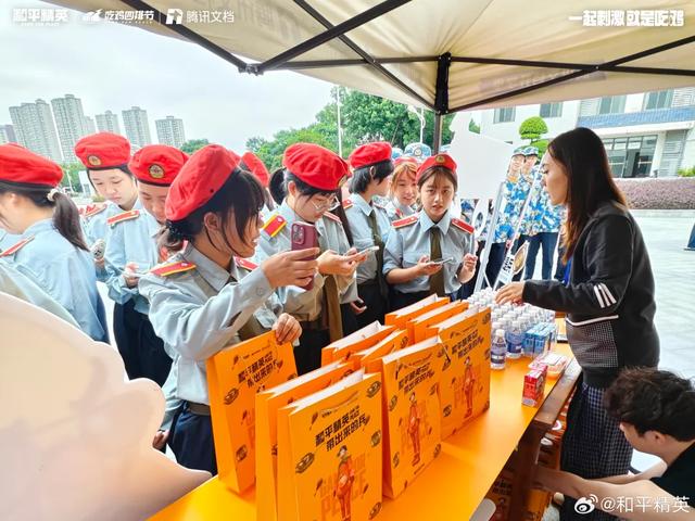 点亮全国！《和平精英》又一次让「吃鸡」成了爆款流行词