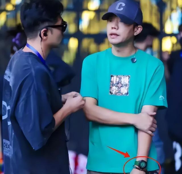 墙倒众人推？风波6个月后，曾毅近况曝光，令人恶心的一幕出现了