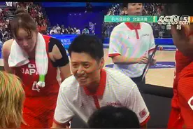 又见日本女篮主教练，又见恩冢亨的标志微笑图片
