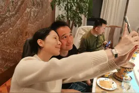 海清新片获好评！黄磊大赞同学力挺她拿奖，黄海波躲角落里显落寞图片