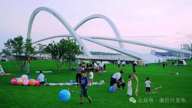 一曲凤凰传奇，一座城的文旅传奇